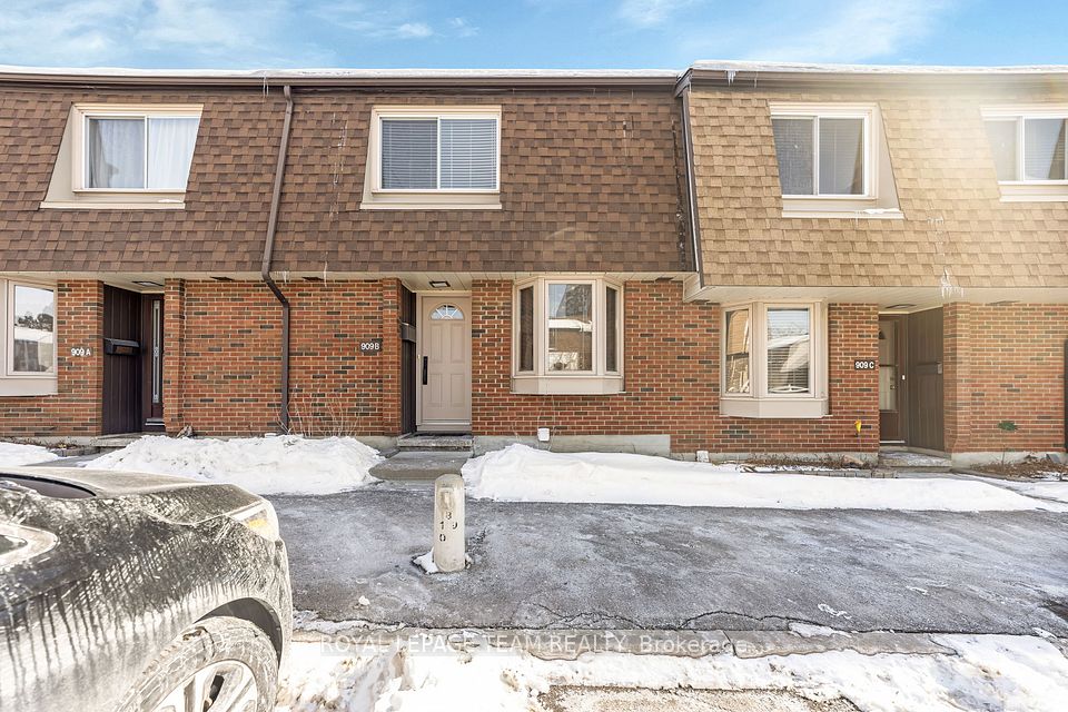 909 Elmsmere