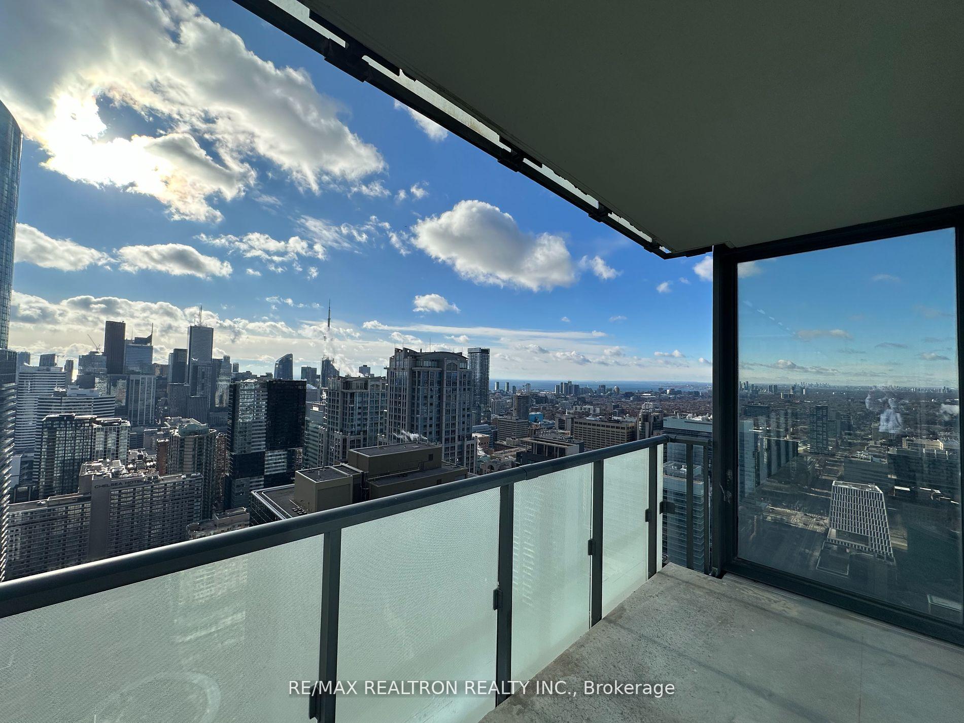 3 Bedrooms Condo at 15 Grenville,  Toronto For sale
