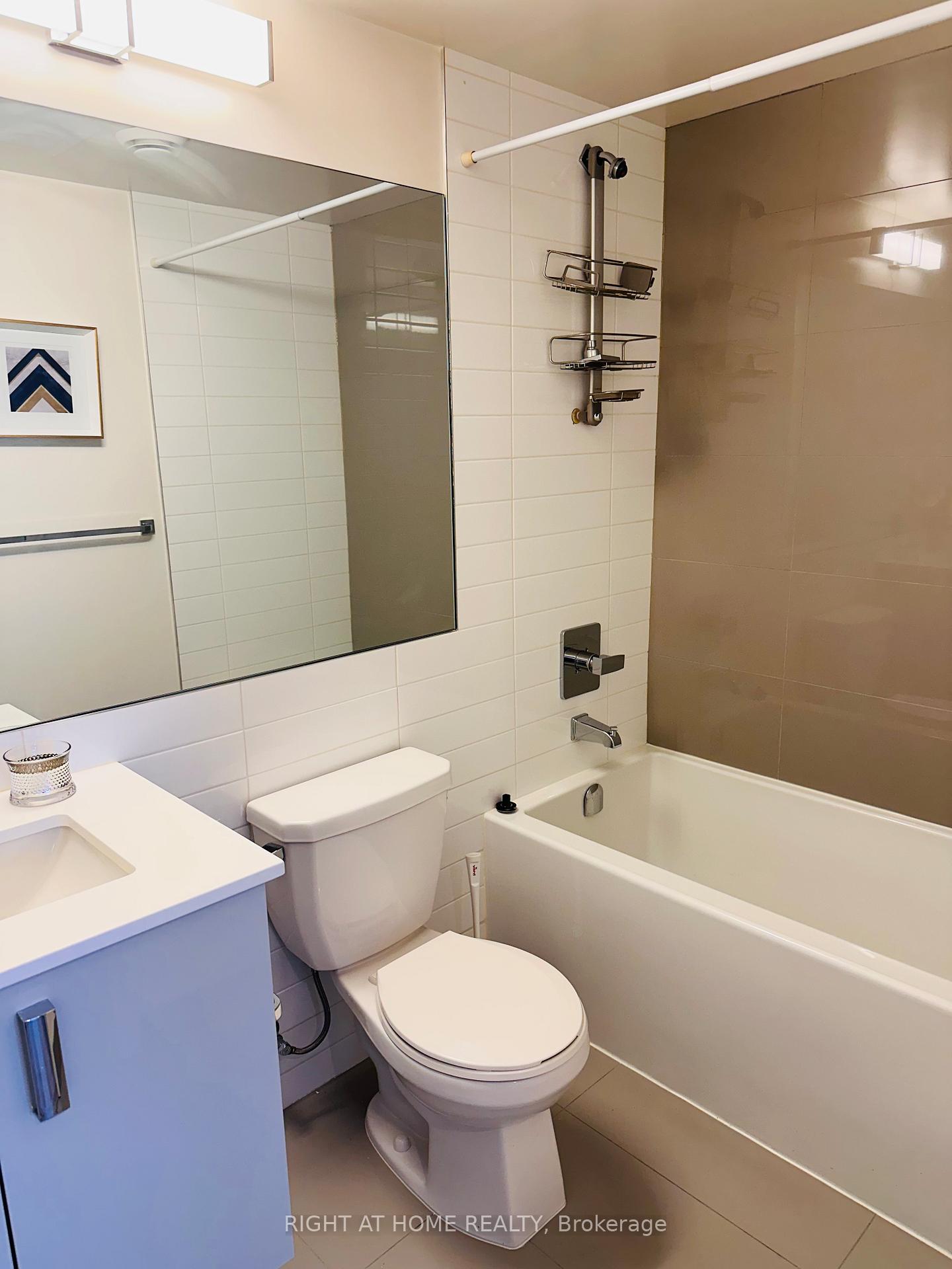 2 Bedrooms Condo at 30 GIBBS, Toronto For sale