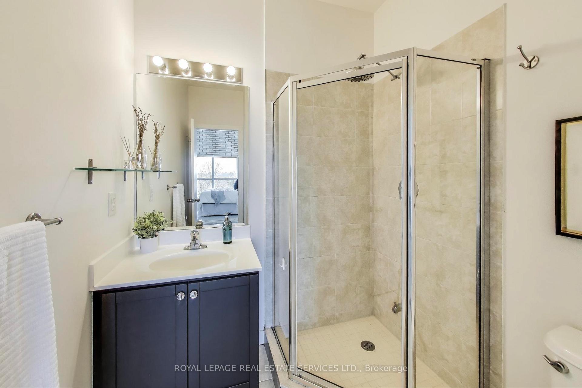 2 Bedrooms Condo at 2 Fieldway,  Toronto For sale