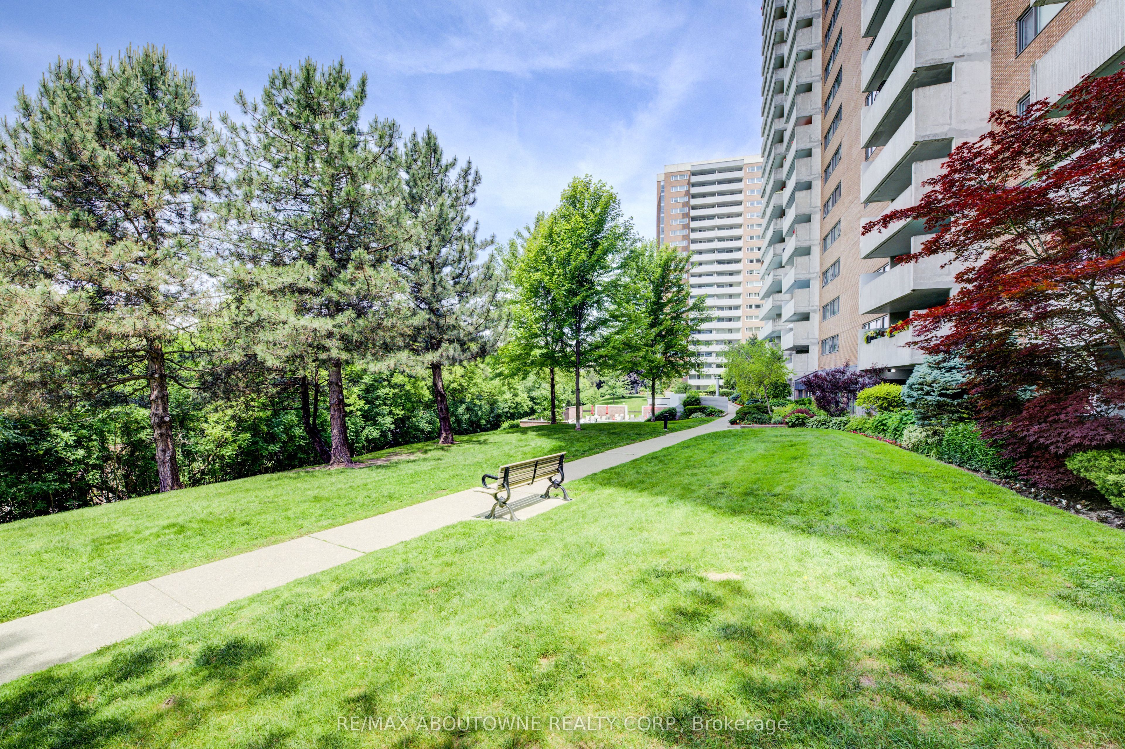 260 Scarlett Road, #1006