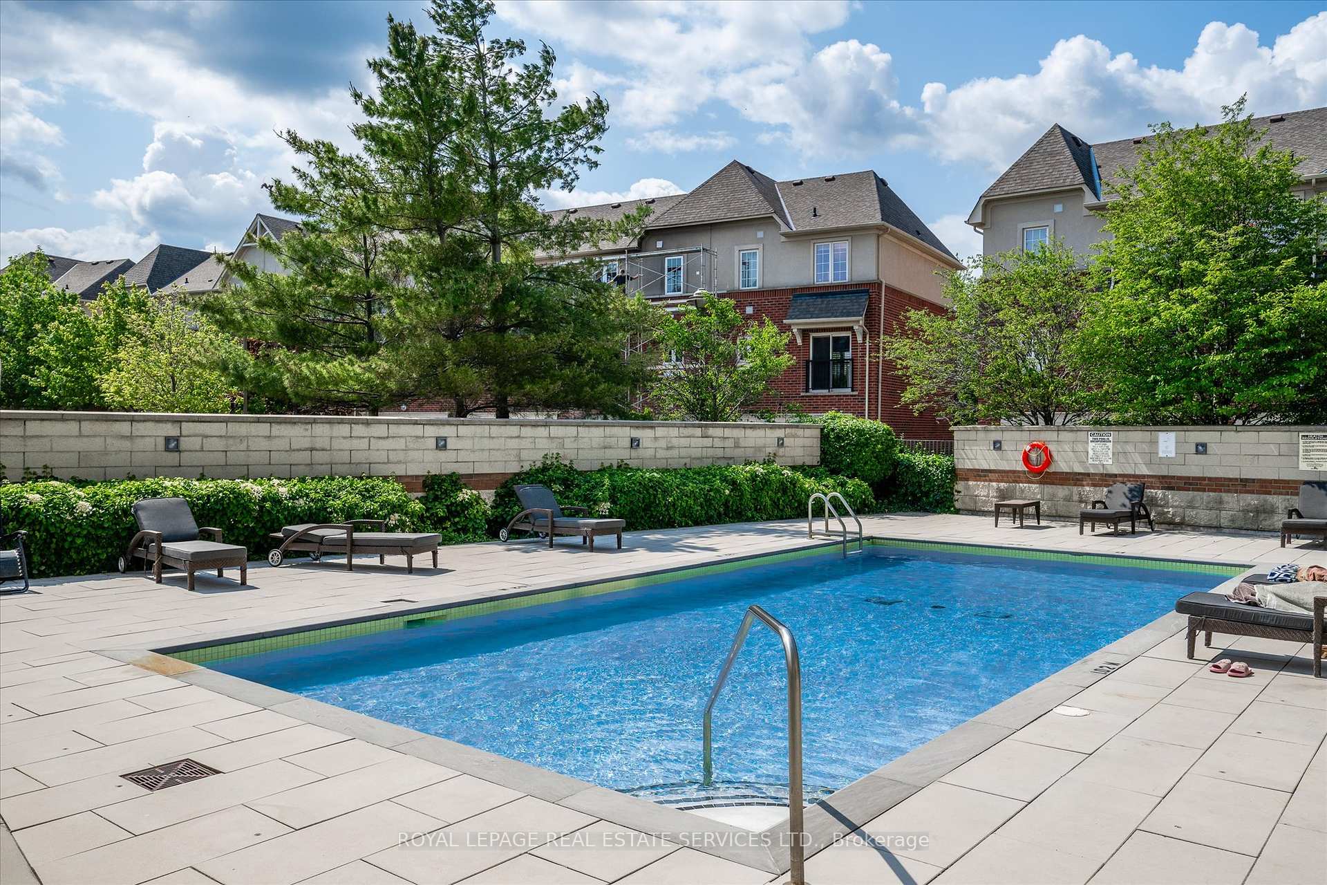 2 Bedrooms Condo at 2325 Central Park, Oakville For sale