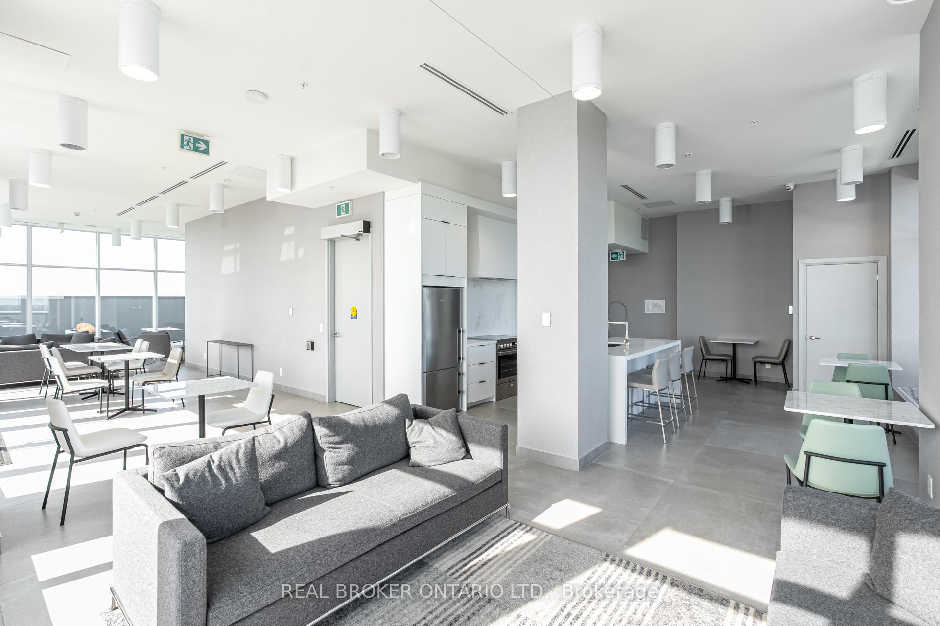 2 Bedrooms Condo at 500 Brock,  Burlington For sale