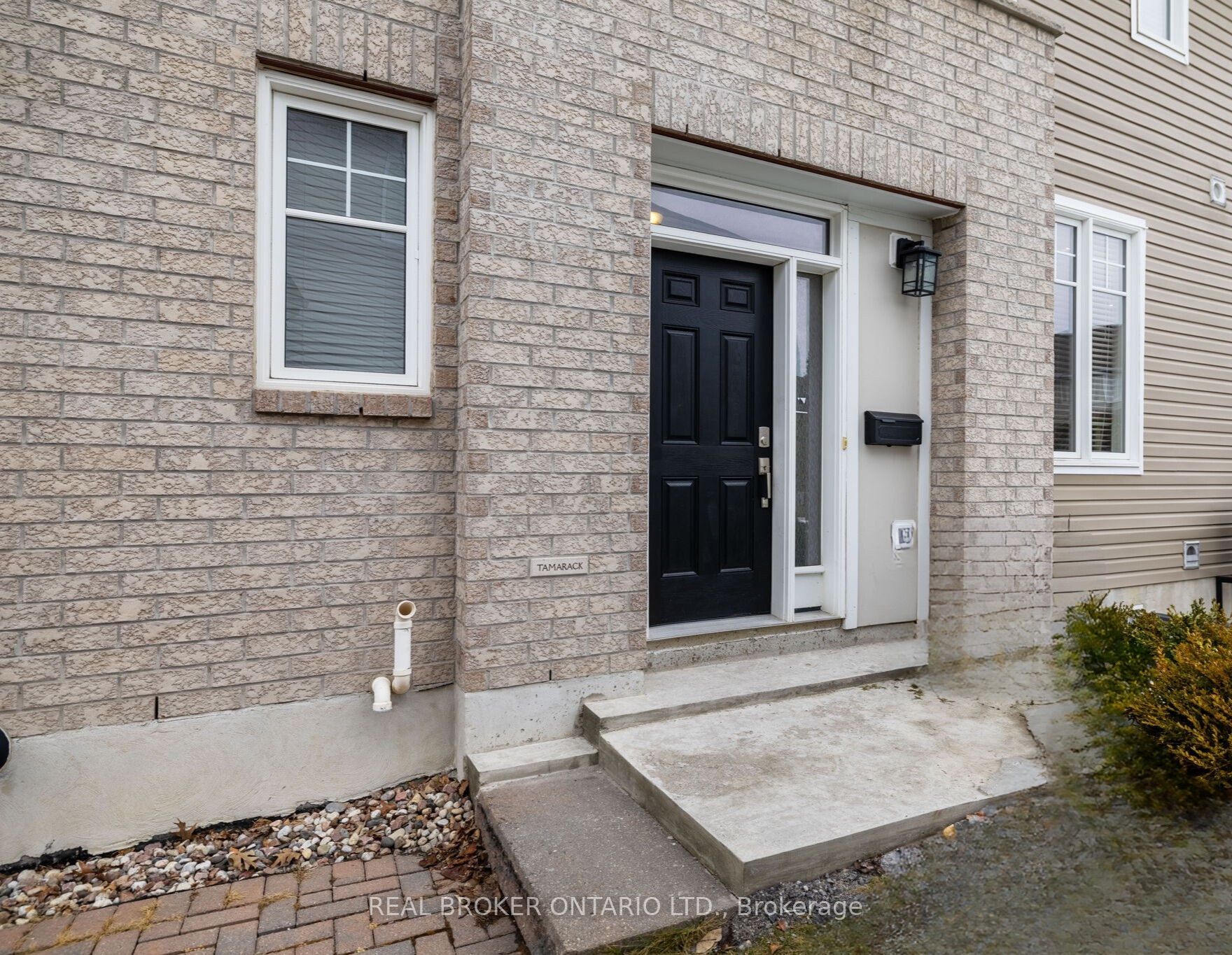 118 Mojave Crescent