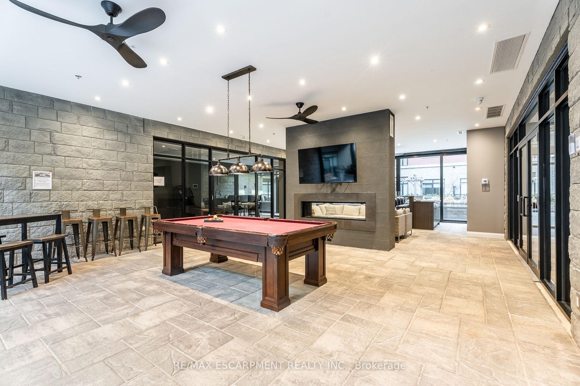 2 Bedrooms Condo at 1 Redfern, Hamilton For sale