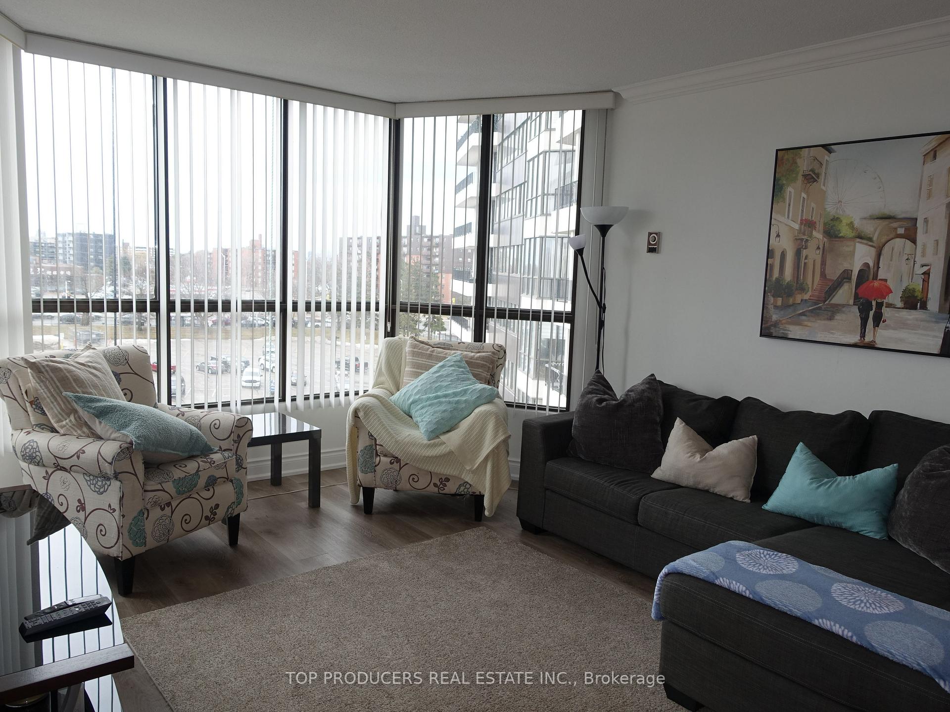 2 Bedrooms Condo at 1333 Bloor,  Mississauga For sale