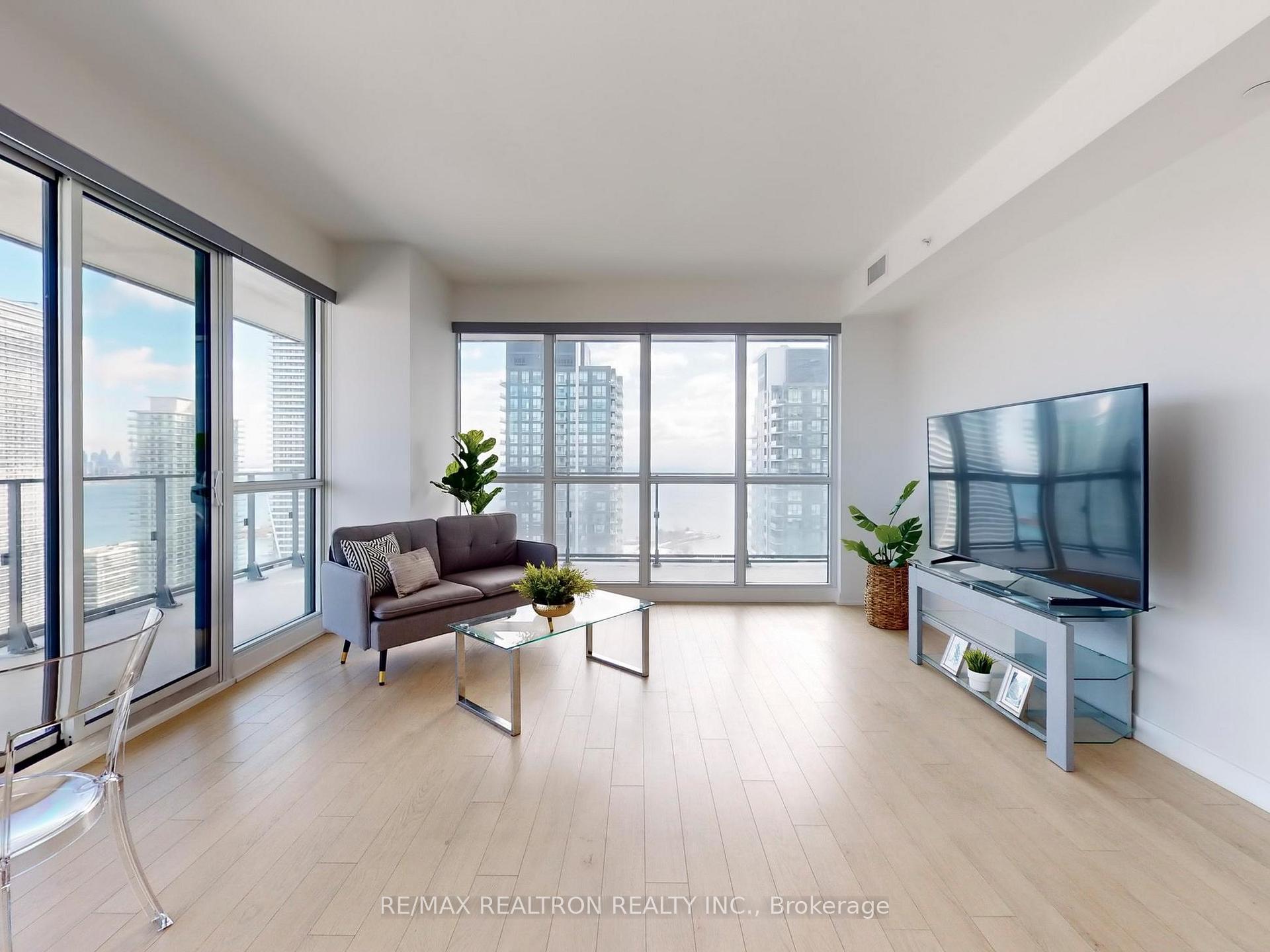 3 Bedrooms Condo at 10 Park Lawn, Toronto For sale