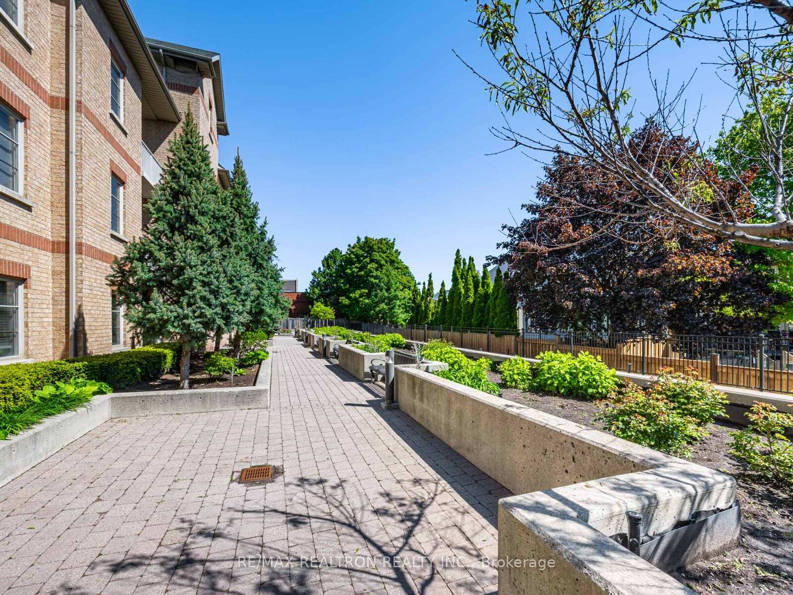 2 Bedrooms Condo at 9901 Keele, Vaughan For sale