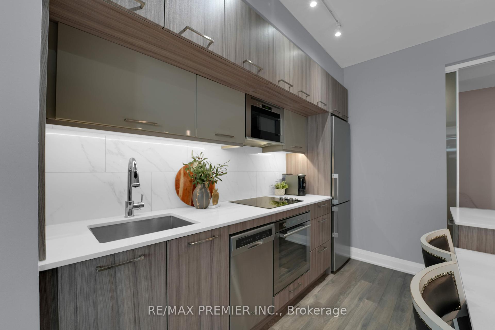2 Bedrooms Condo at 4800 Highway 7,  Vaughan For sale