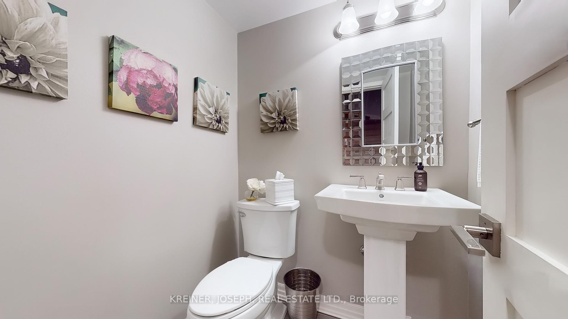 3 Bedrooms Condo at 900 Steeles,  Vaughan For sale