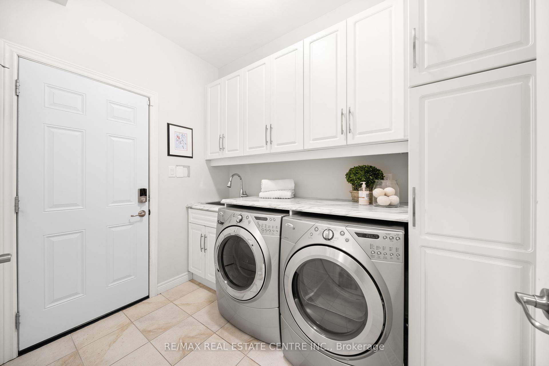 3 Bedrooms Condo at 441 Stonehenge, Hamilton For sale