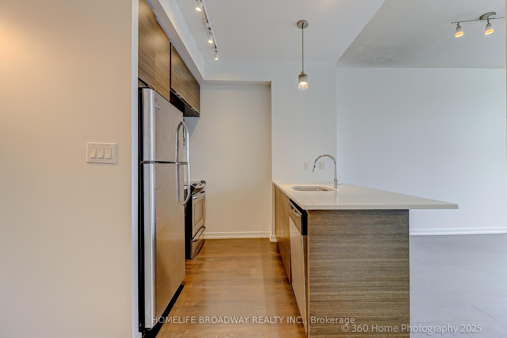 2 Bedrooms Condo at 62 Forest Manor, Toronto For sale