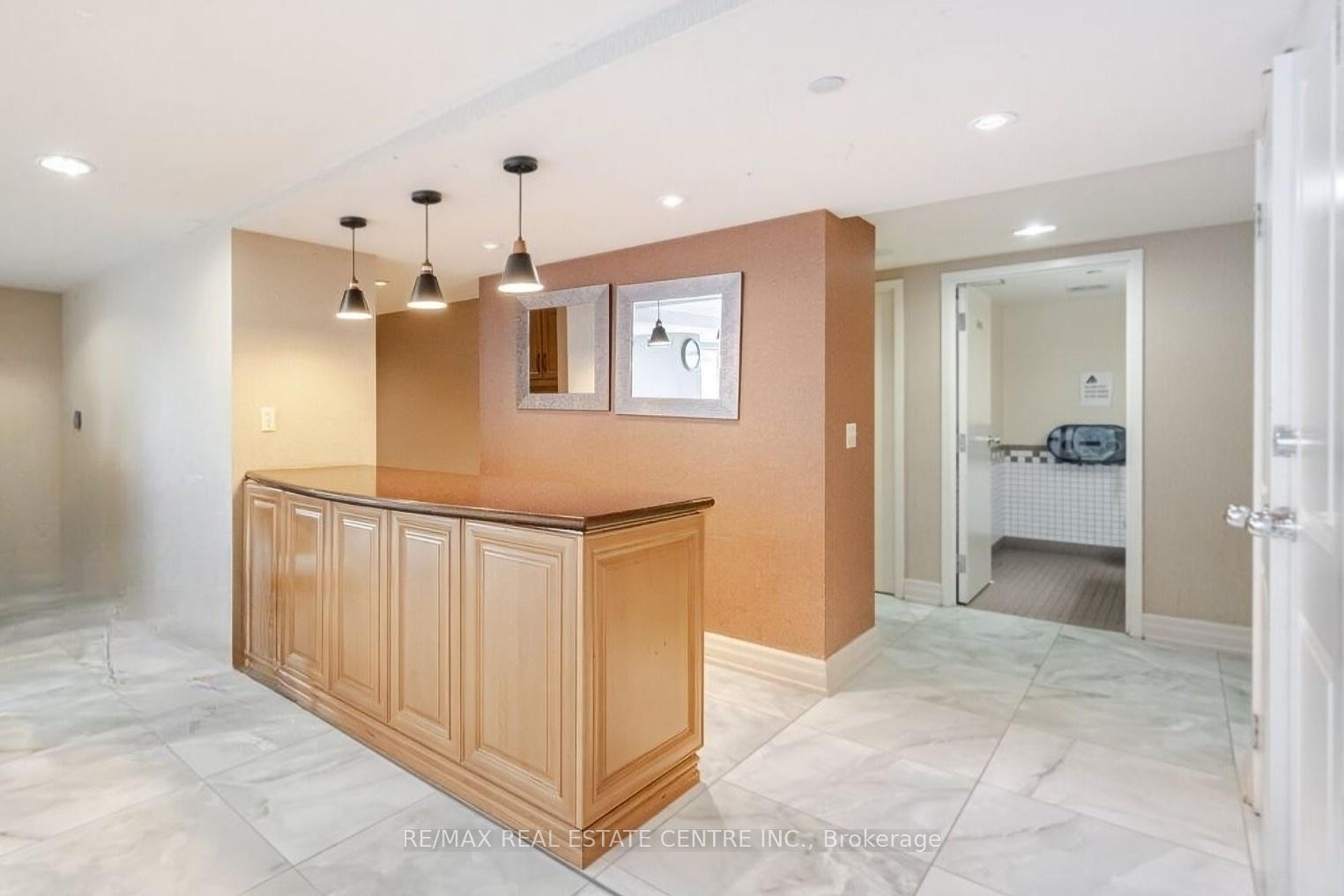 3 Bedrooms Condo at 335 Webb, Mississauga For sale