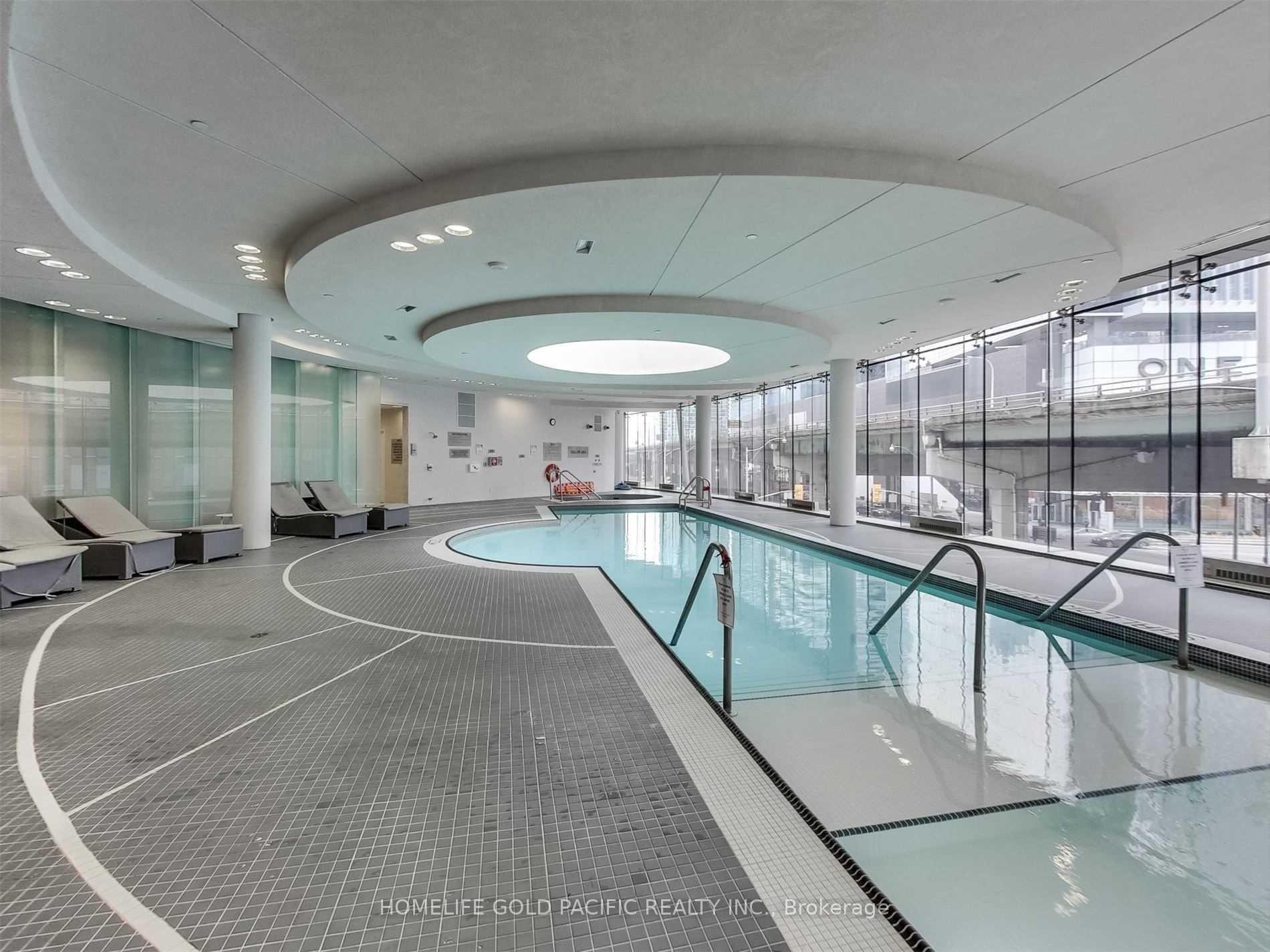 3 Bedrooms Condo at 14 York, Toronto For sale