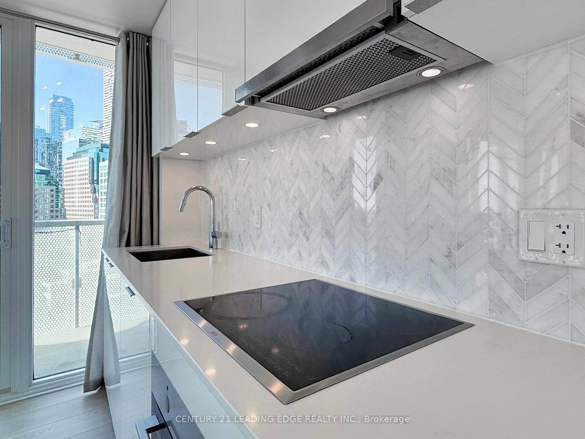 1 Bedroom Condo at 15 Queens,  Toronto For sale