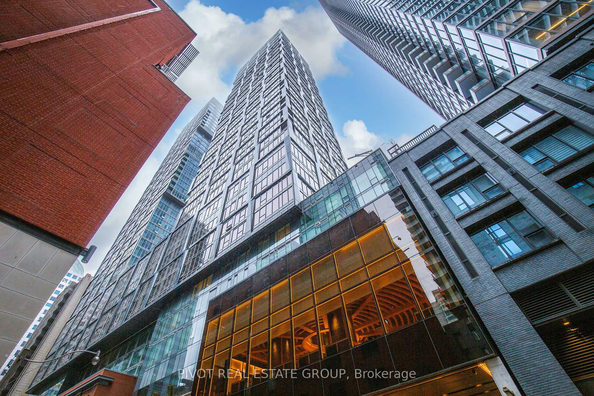 2 Bedrooms Condo at 35 Mercer, Toronto For sale