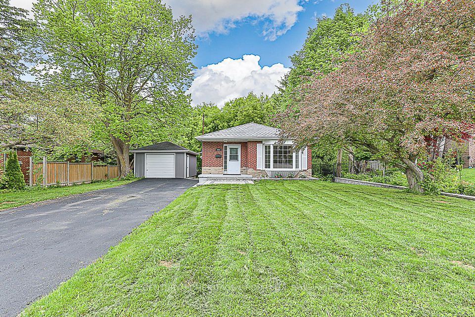 893 Srigley Street, Newmarket, ON L3Y 1Y2
