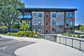 #302 - 212 Lakeport Road, St. Catharines, ON L2N 4R5