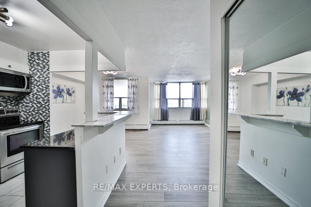 2 Bedrooms Condo at 551 The West Mall,  Toronto For sale