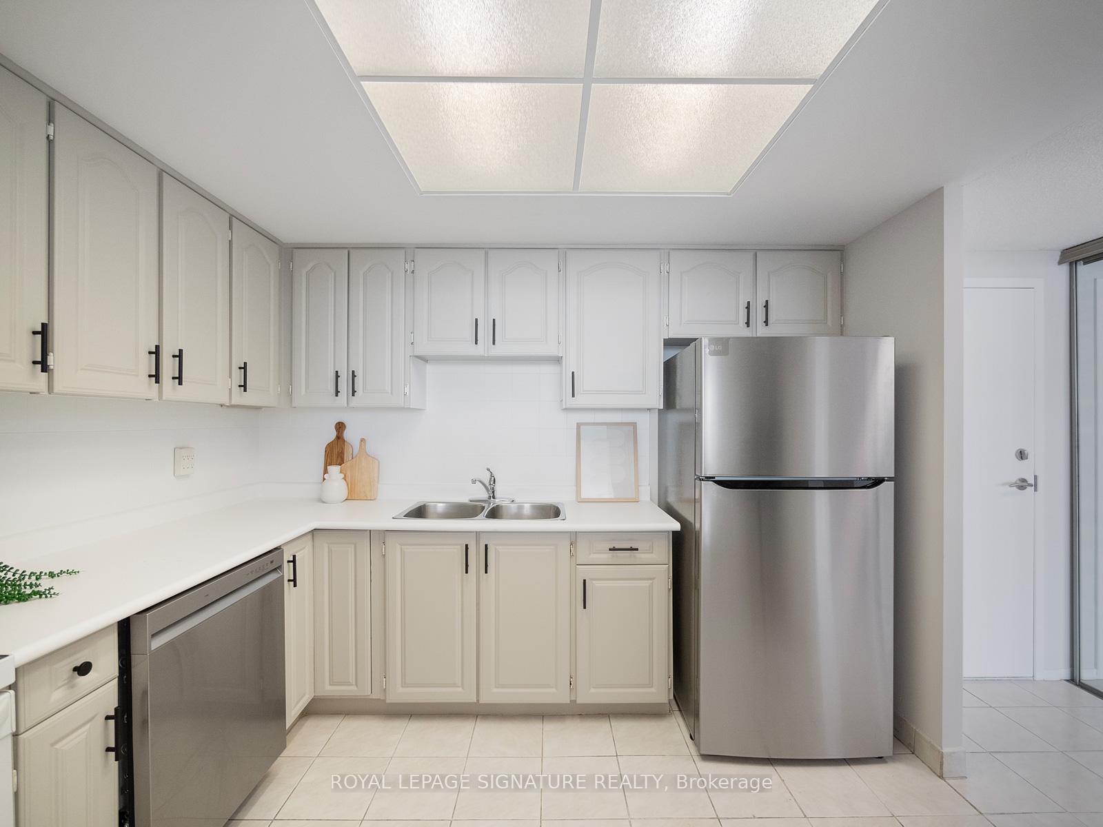 2 Bedrooms Condo at 20 Dean Park, Toronto For sale