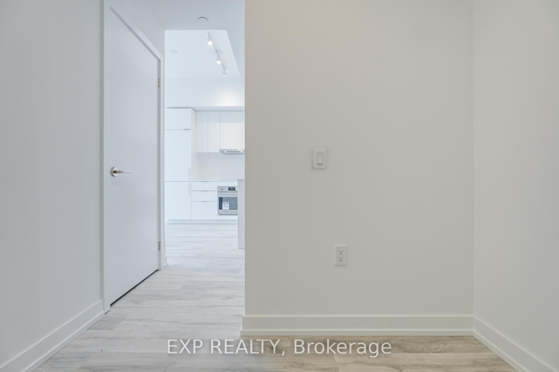 3 Bedrooms Condo at 8 Olympic Gdn S, Toronto For sale