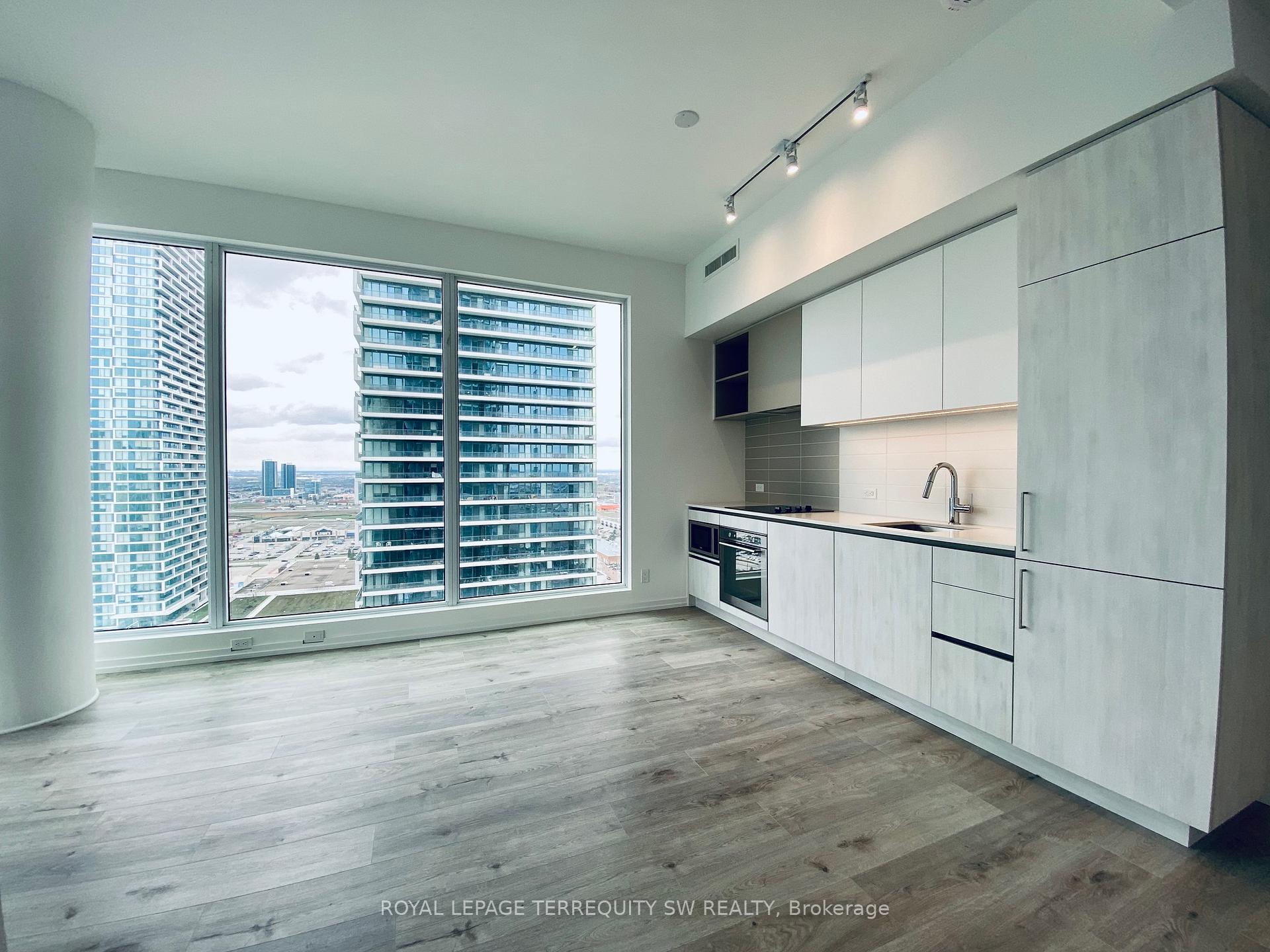 2 Bedrooms Condo at 1000 Portage,  Vaughan For sale