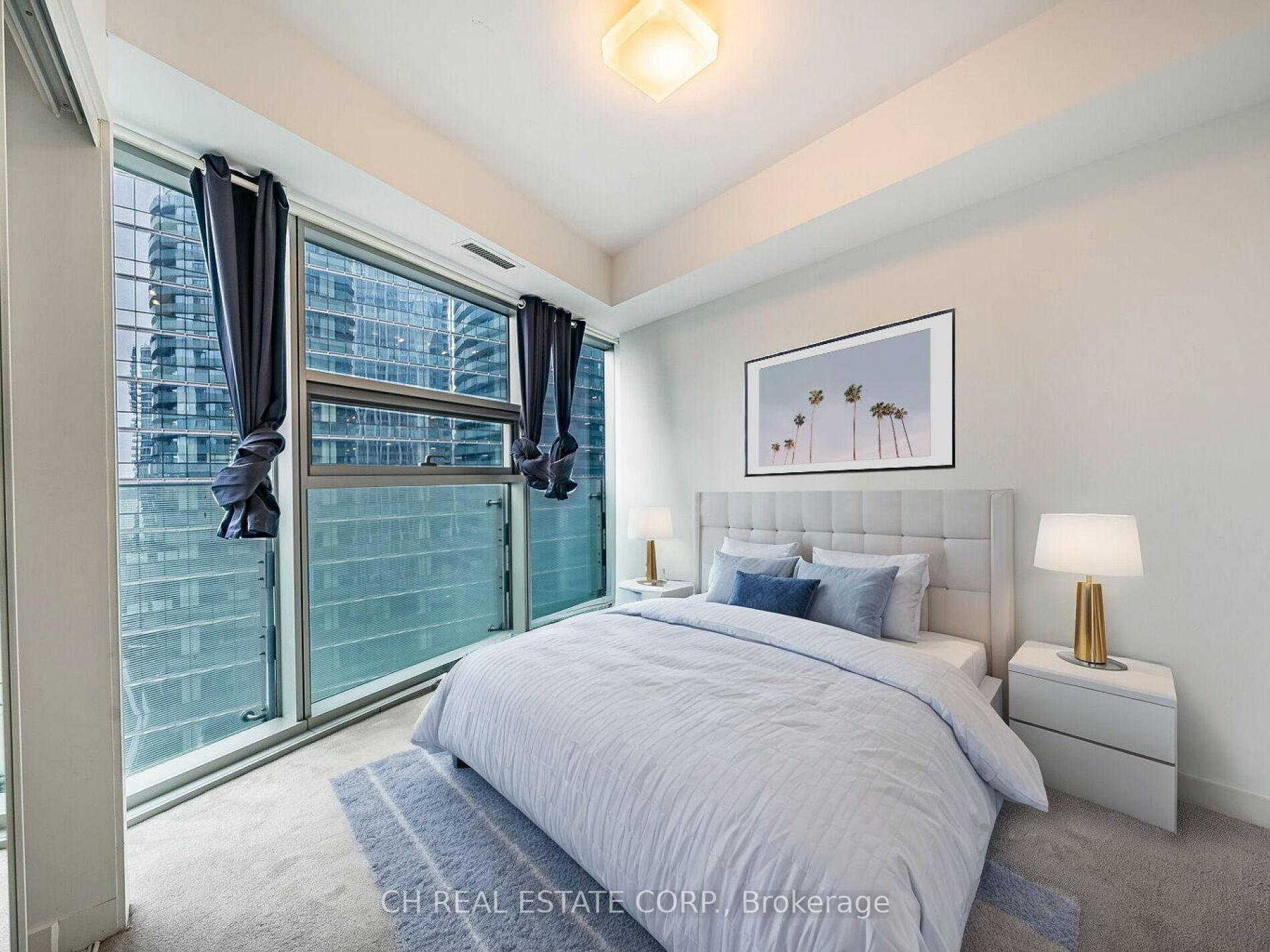 2 Bedrooms Condo at 12 York,  Toronto For sale