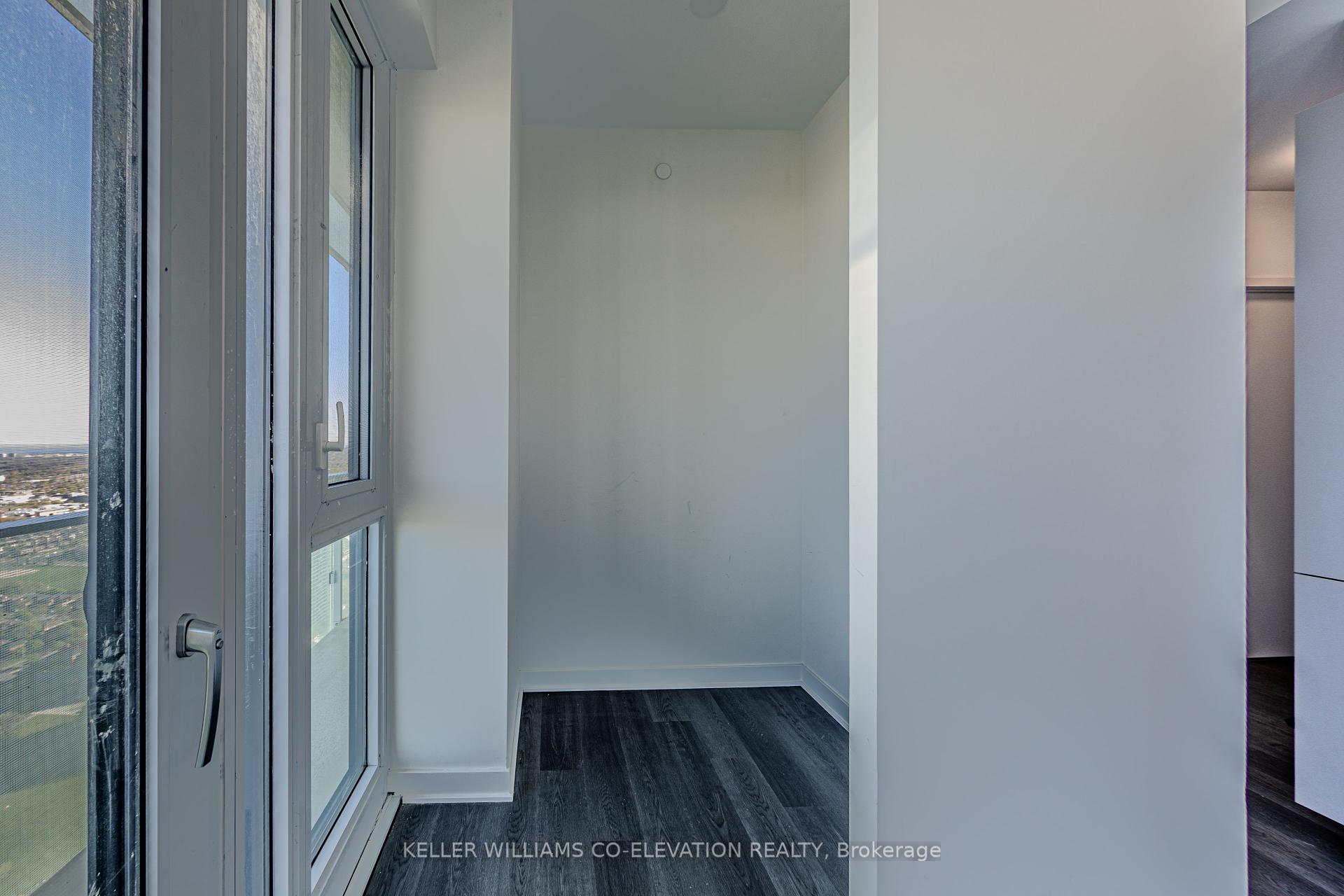 3 Bedrooms Condo at 3900 Confederation, Mississauga For sale
