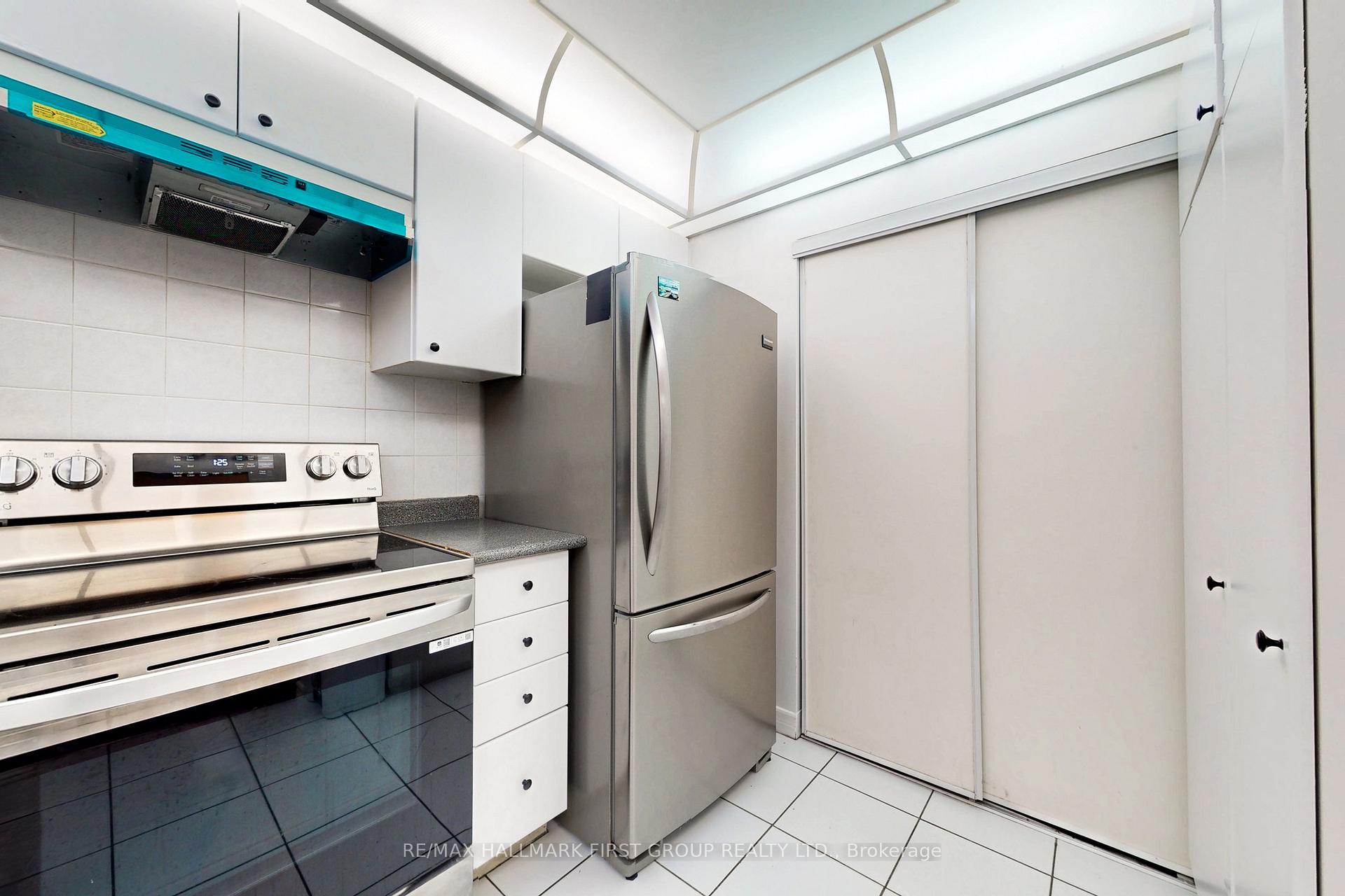 2 Bedrooms Condo at 88 Corporate, Toronto For sale