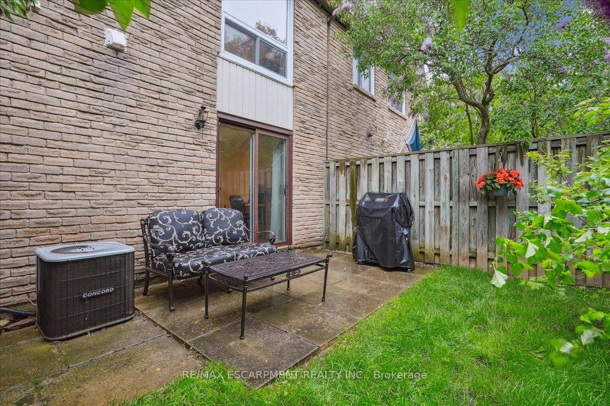 3 Bedrooms Condo at 680 Regency, Burlington For sale