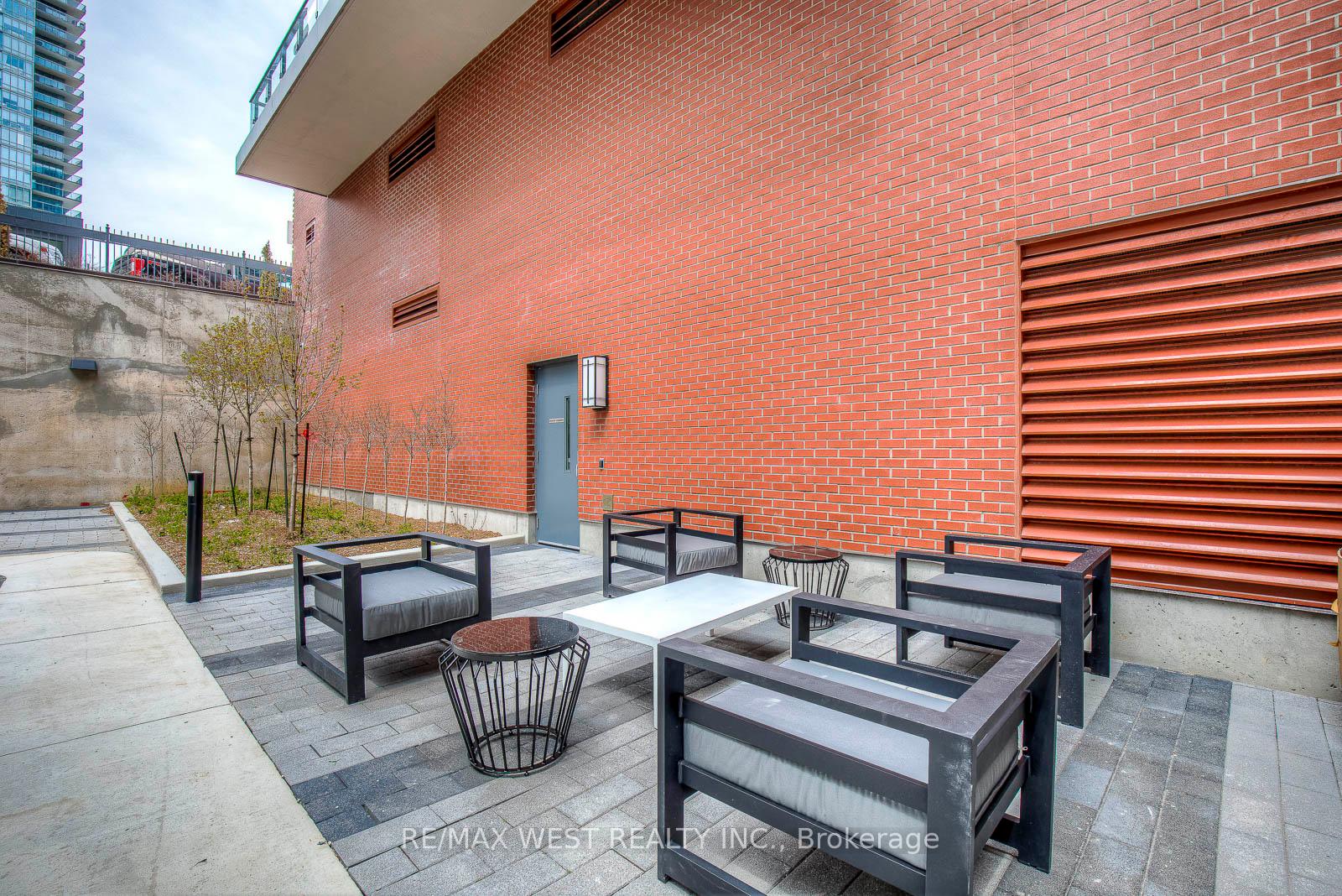 1 Bedroom Condo at 10 Park Lawn, Toronto For sale