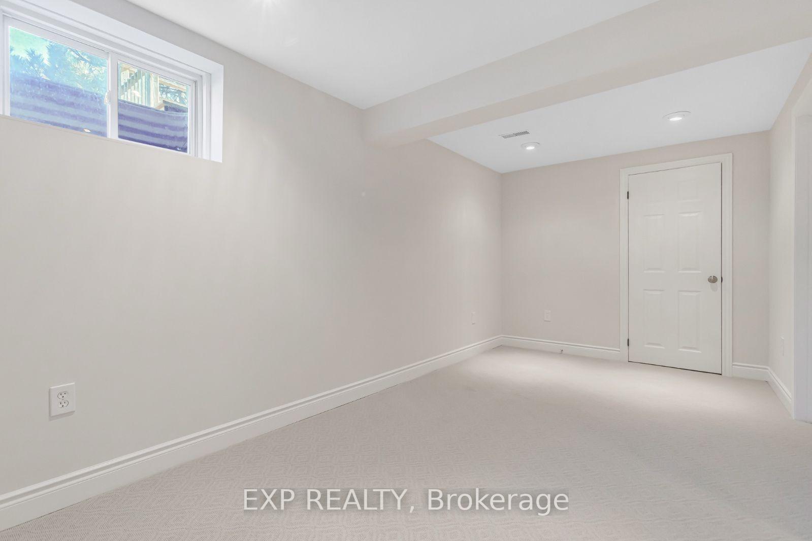 2 Bedrooms Condo at 34 Southbrook, Hamilton For sale
