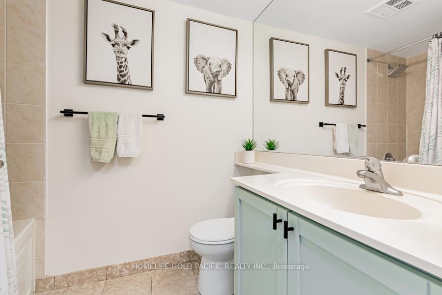2 Bedrooms Condo at 78 Harrison Garden, Toronto For sale