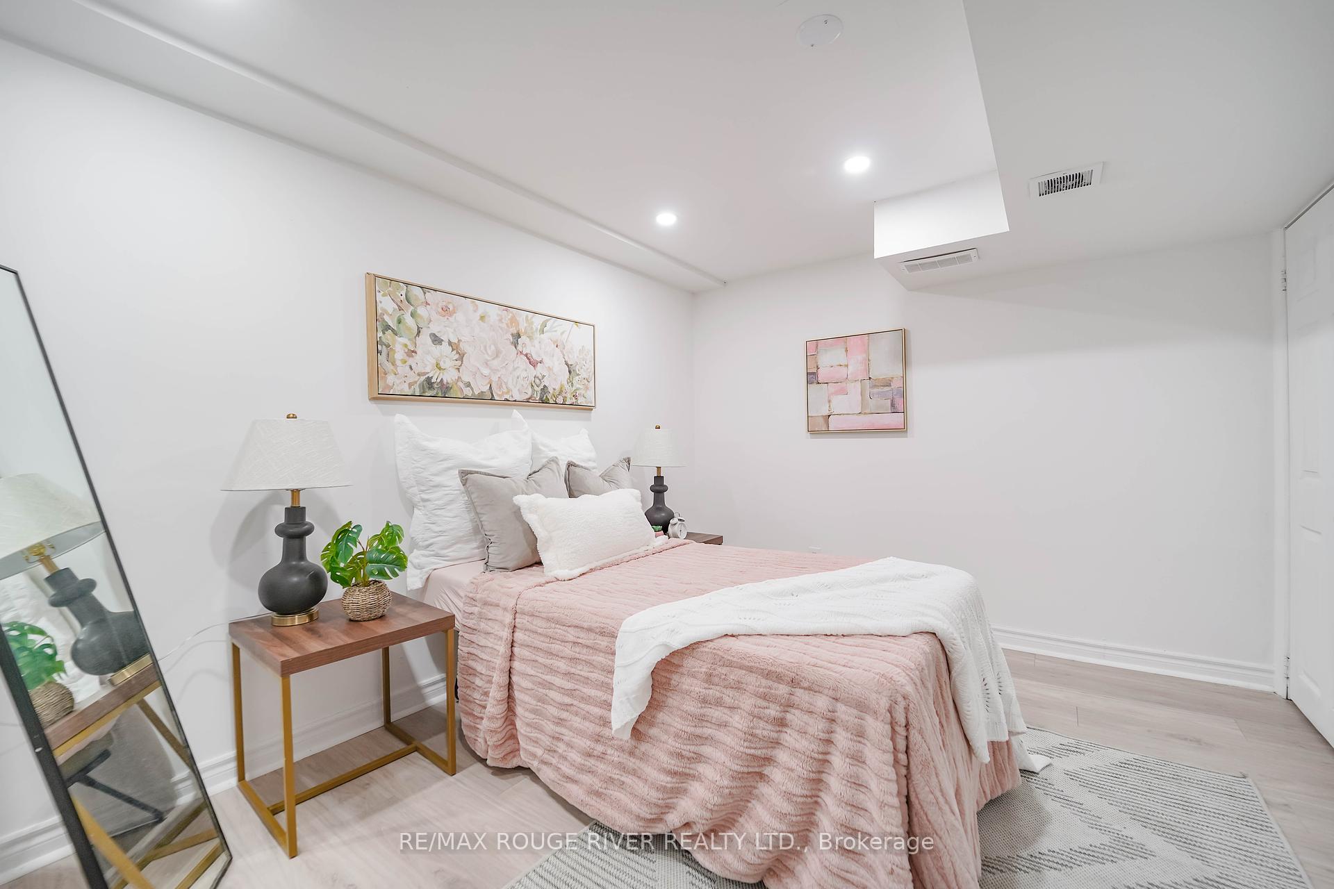 3 Bedrooms Condo at 100 Bridletowne, Toronto For sale