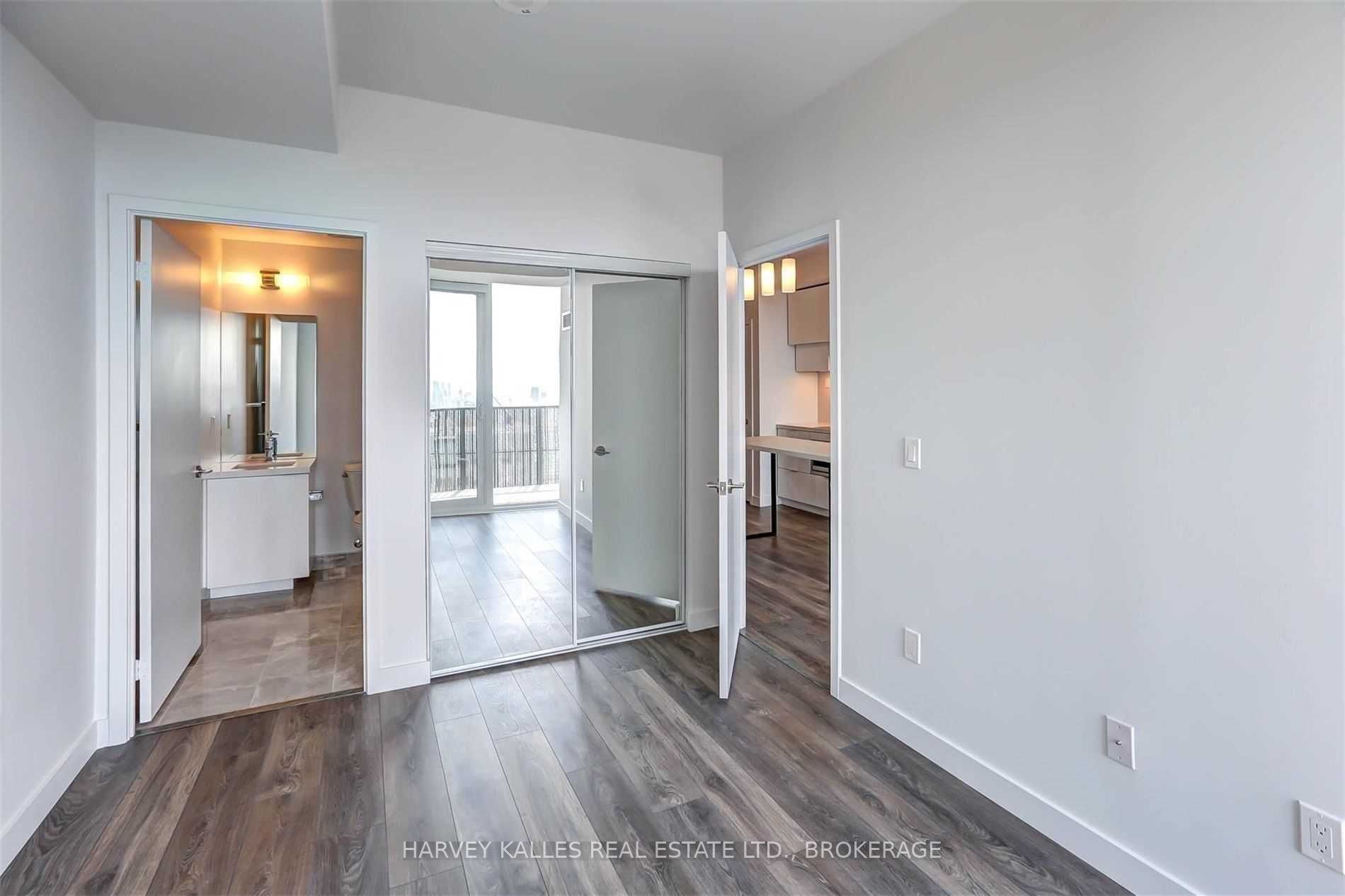 8 Eglinton Avenue E 5201