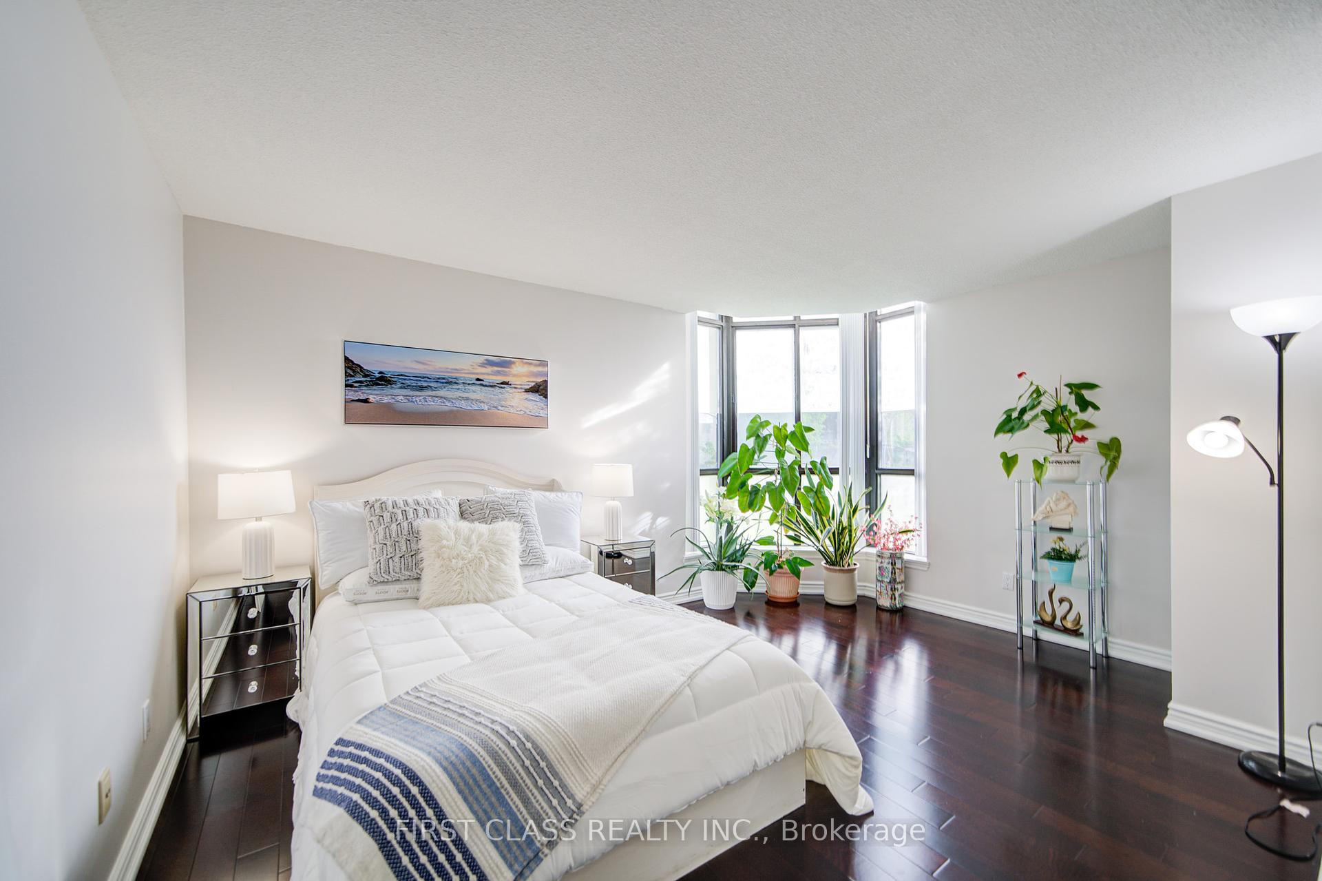 3 Bedrooms Condo at 25 Bamburgh, Toronto For sale