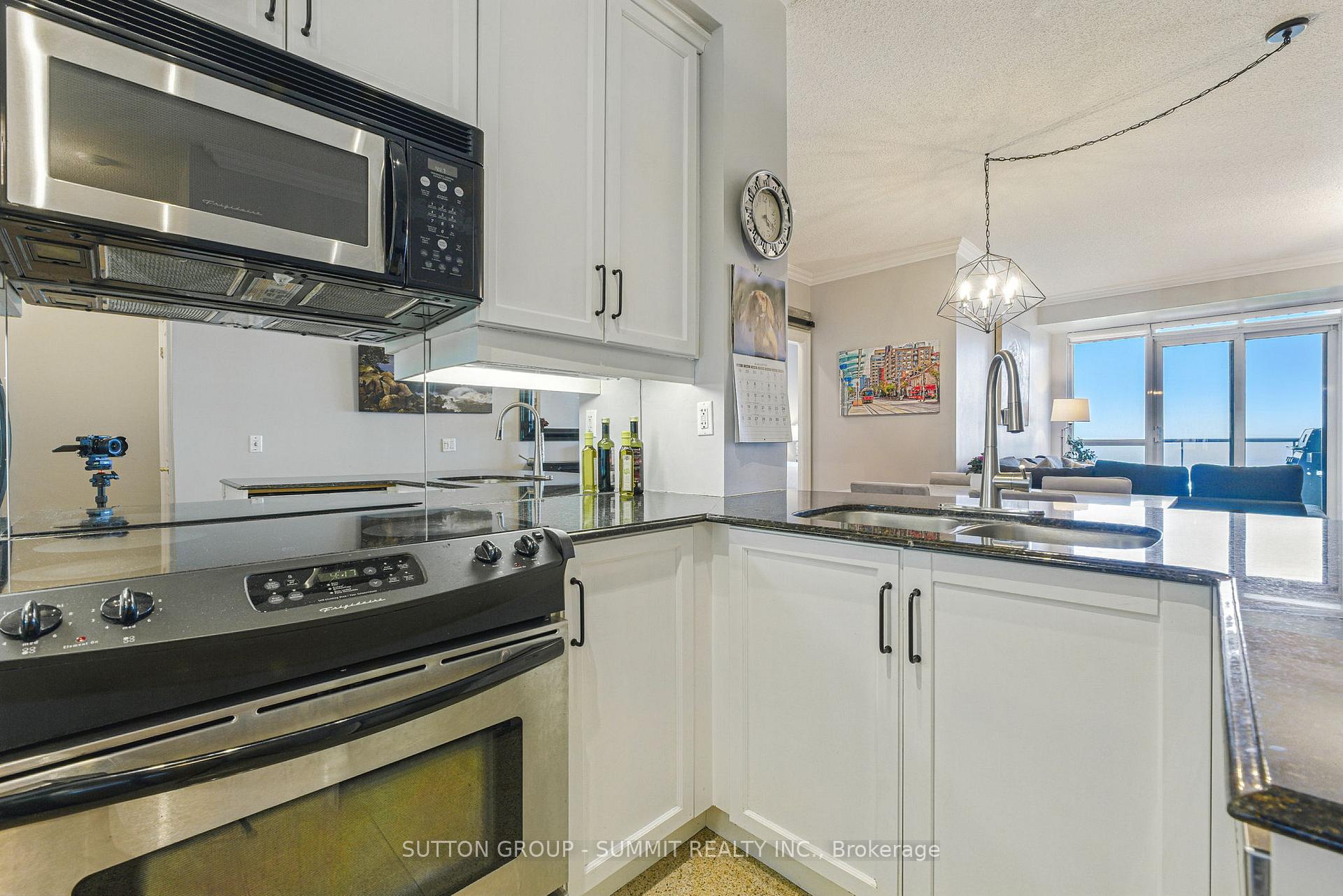 2 Bedrooms Condo at 2083 Lake Shore, Toronto For sale