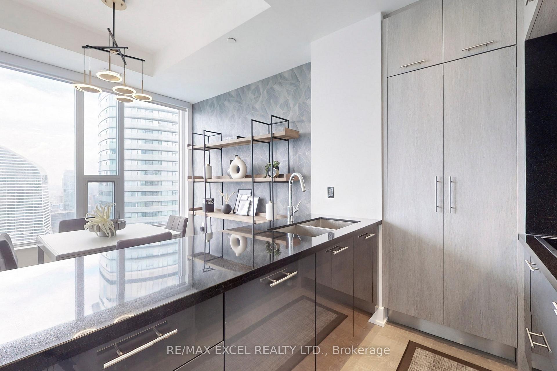 2 Bedrooms Condo at 10 York, Toronto For sale
