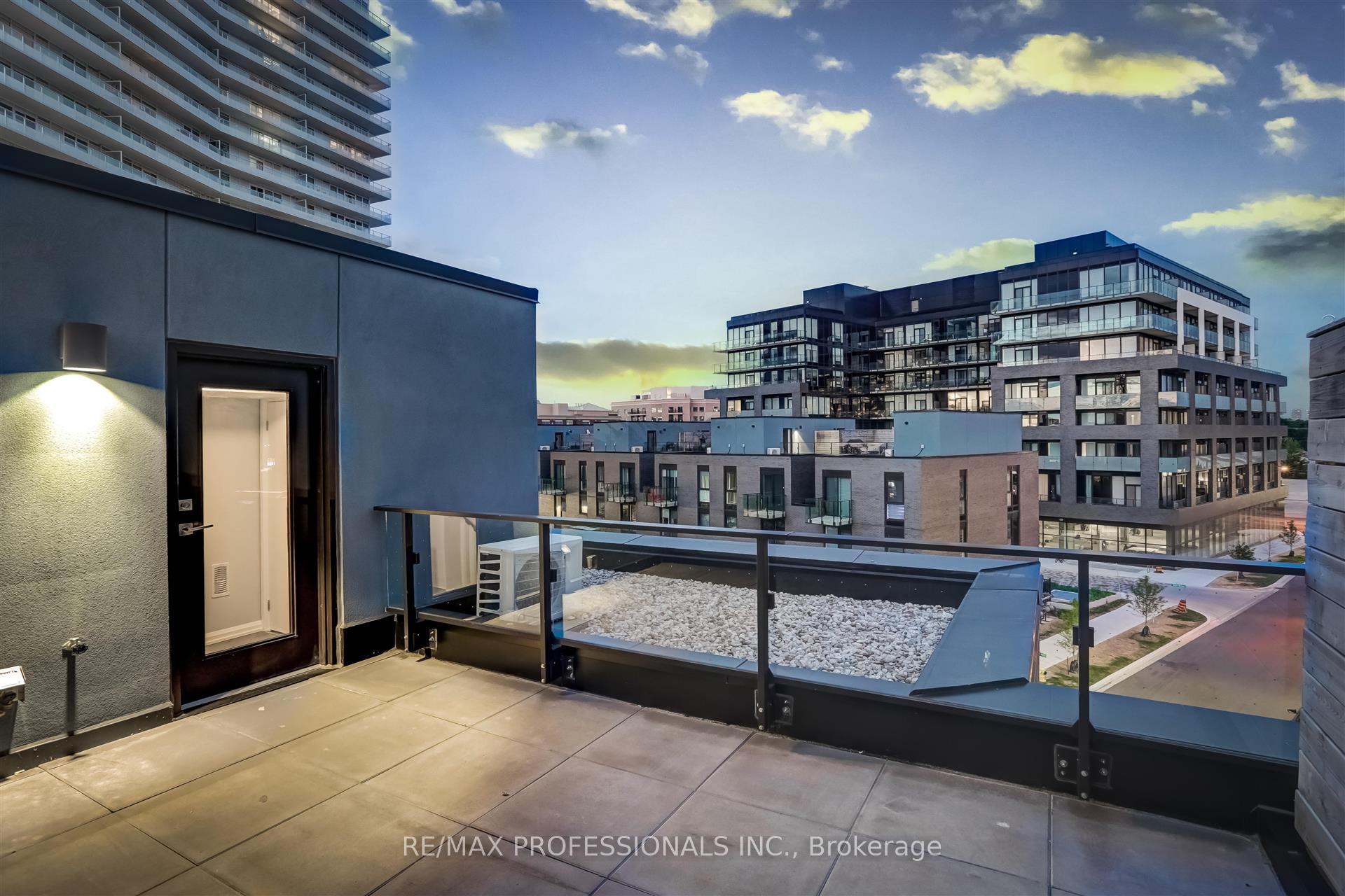 3 Bedrooms Condo at 10 Brin, Toronto For sale
