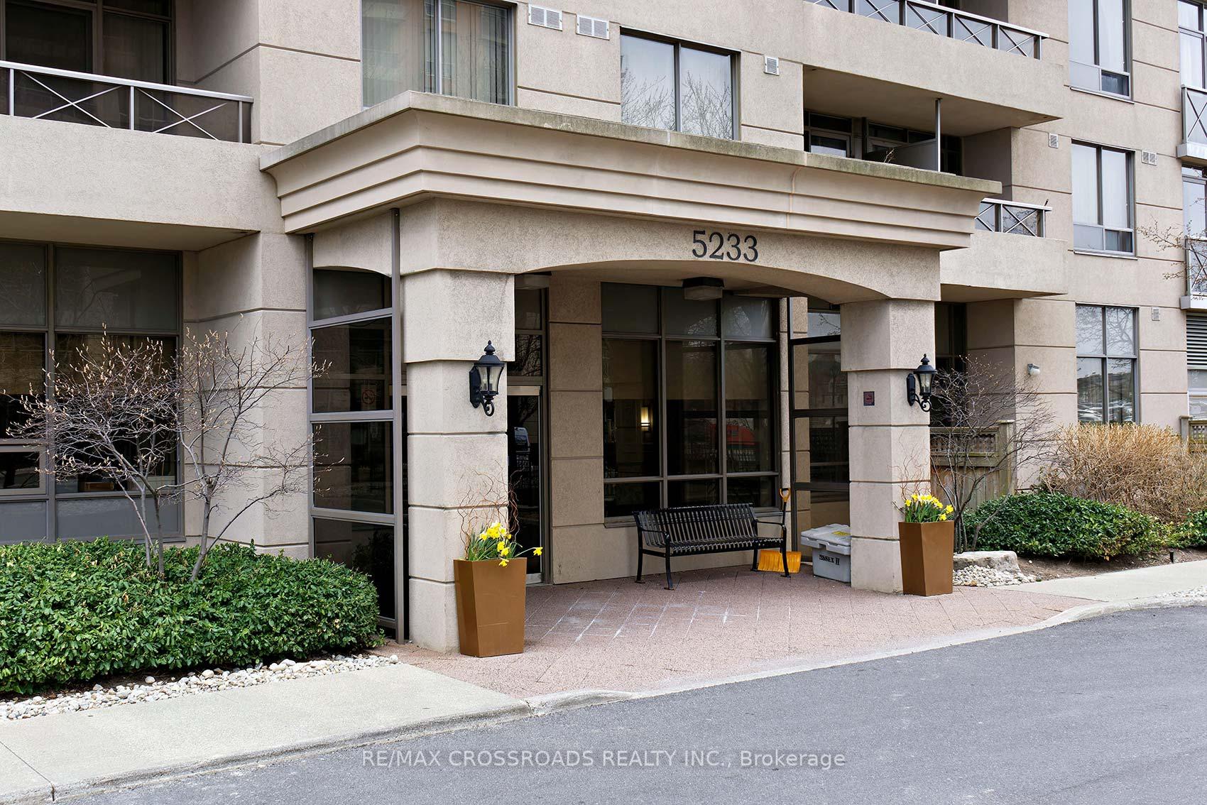3 Bedrooms Condo at 5233 Dundas,  Toronto For sale