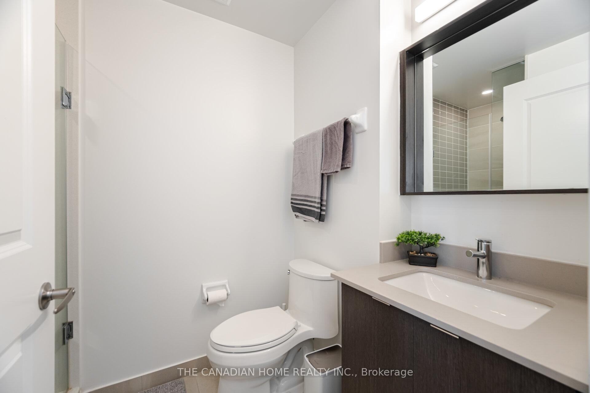3 Bedrooms Condo at 4655 Metcalfe, Mississauga For sale