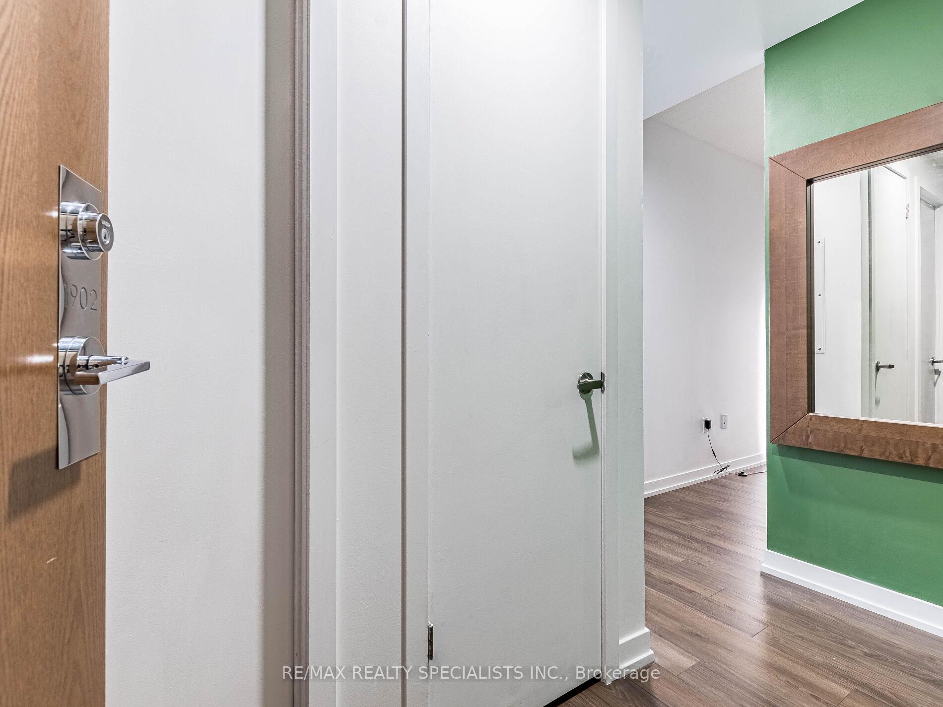2 Bedrooms Condo at 2560 Eglinton, Mississauga For sale