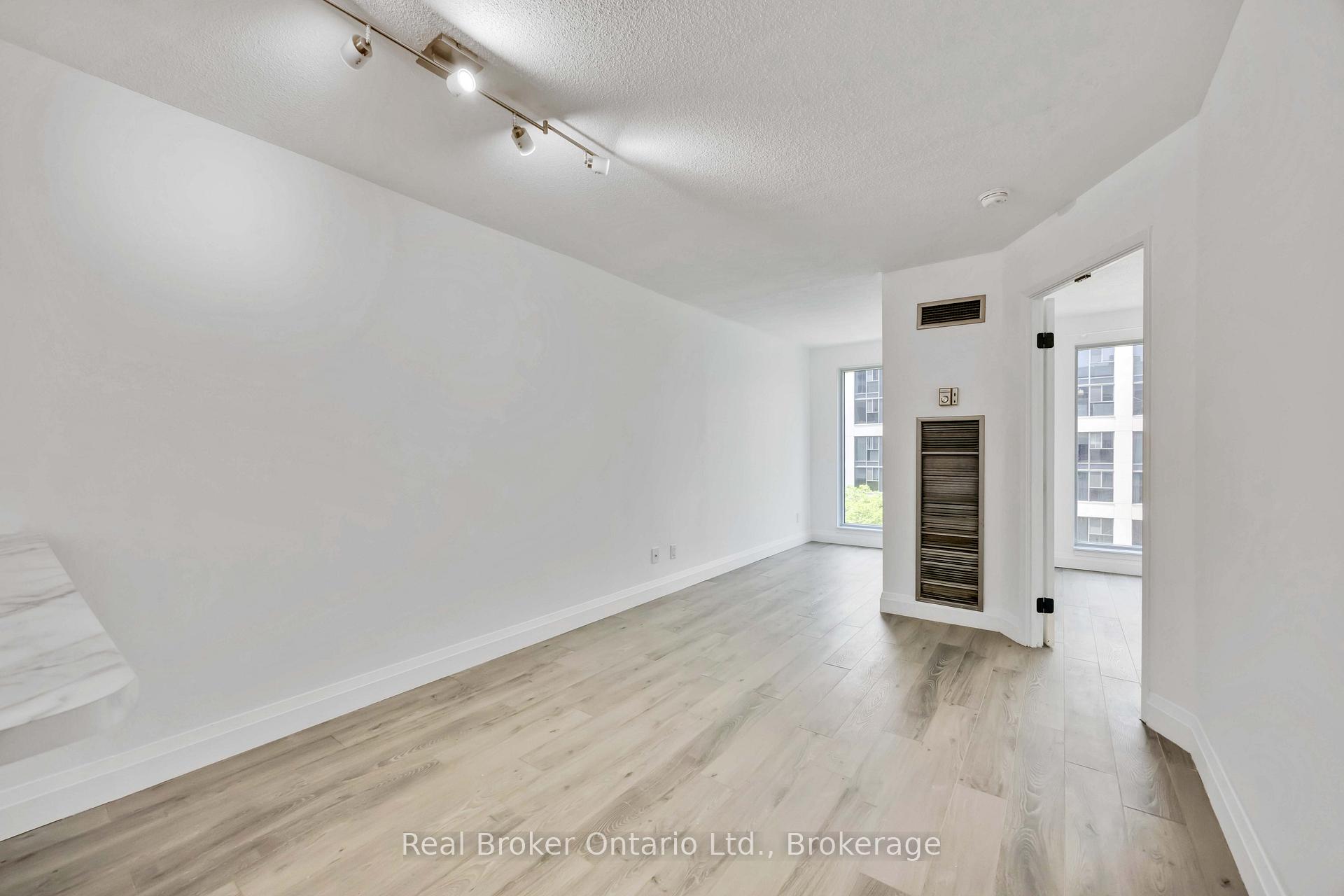 2 Bedrooms Condo at 222 The Esplanade, Toronto For sale