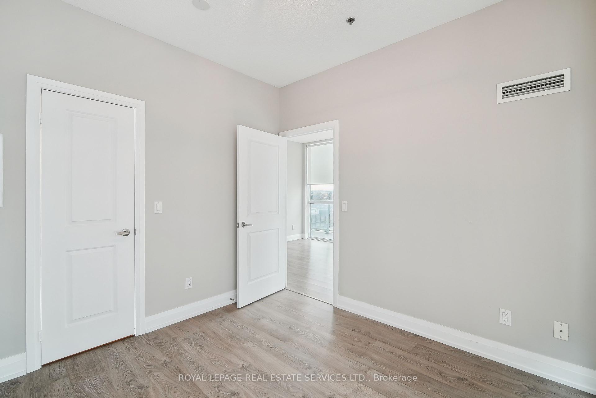 2 Bedrooms Condo at 65 Speers,  Oakville For sale