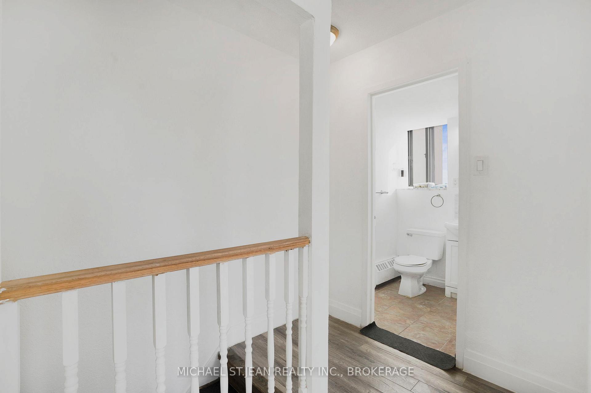 3 Bedrooms Condo at 15 Albright,  Hamilton For sale