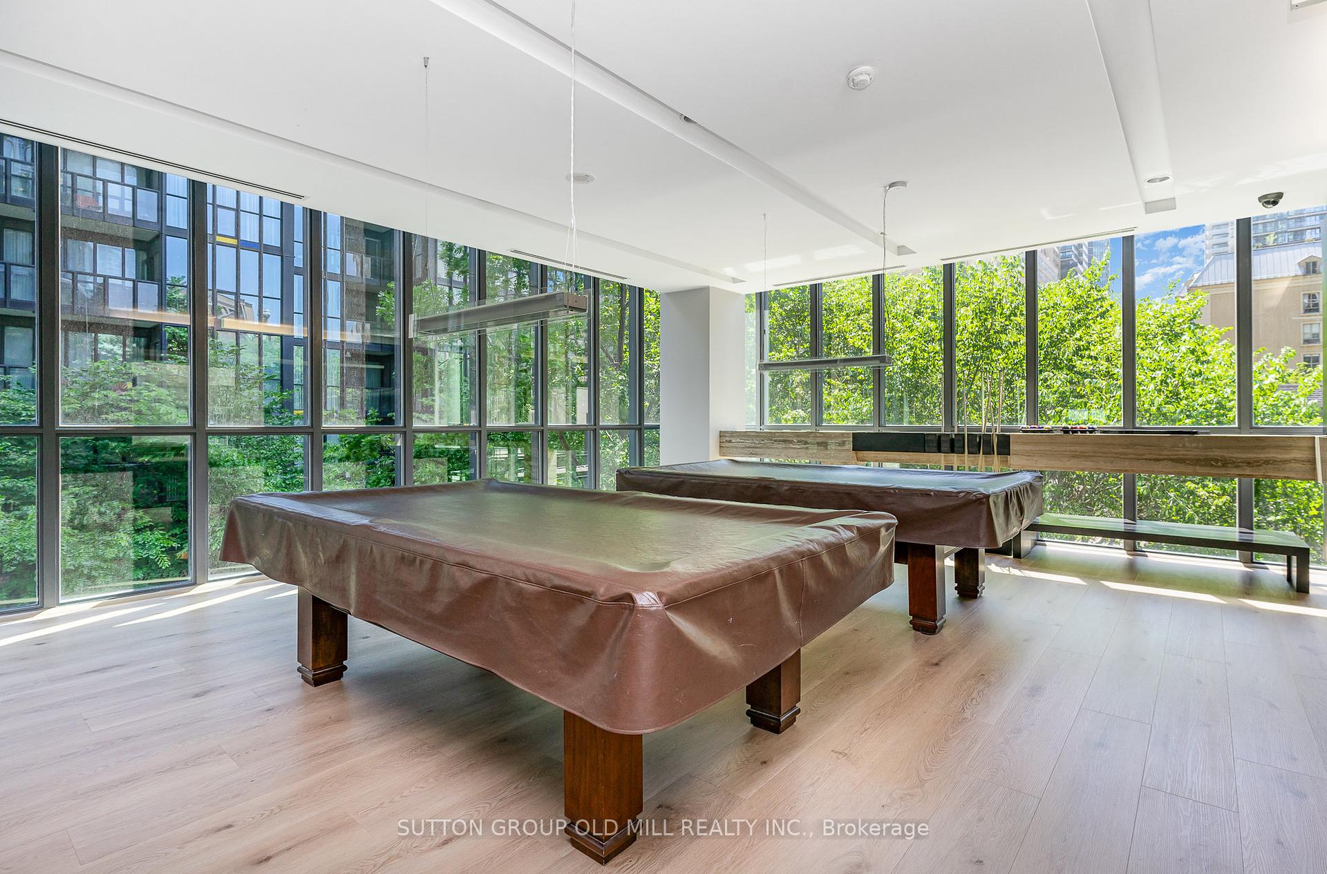 2 Bedrooms Condo at 110 Charles, Toronto For sale