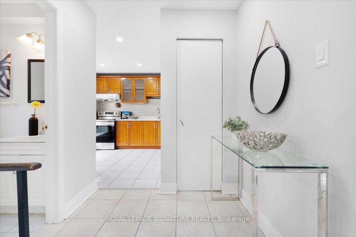 3 Bedrooms Condo at 2 Liszt,  Toronto For sale