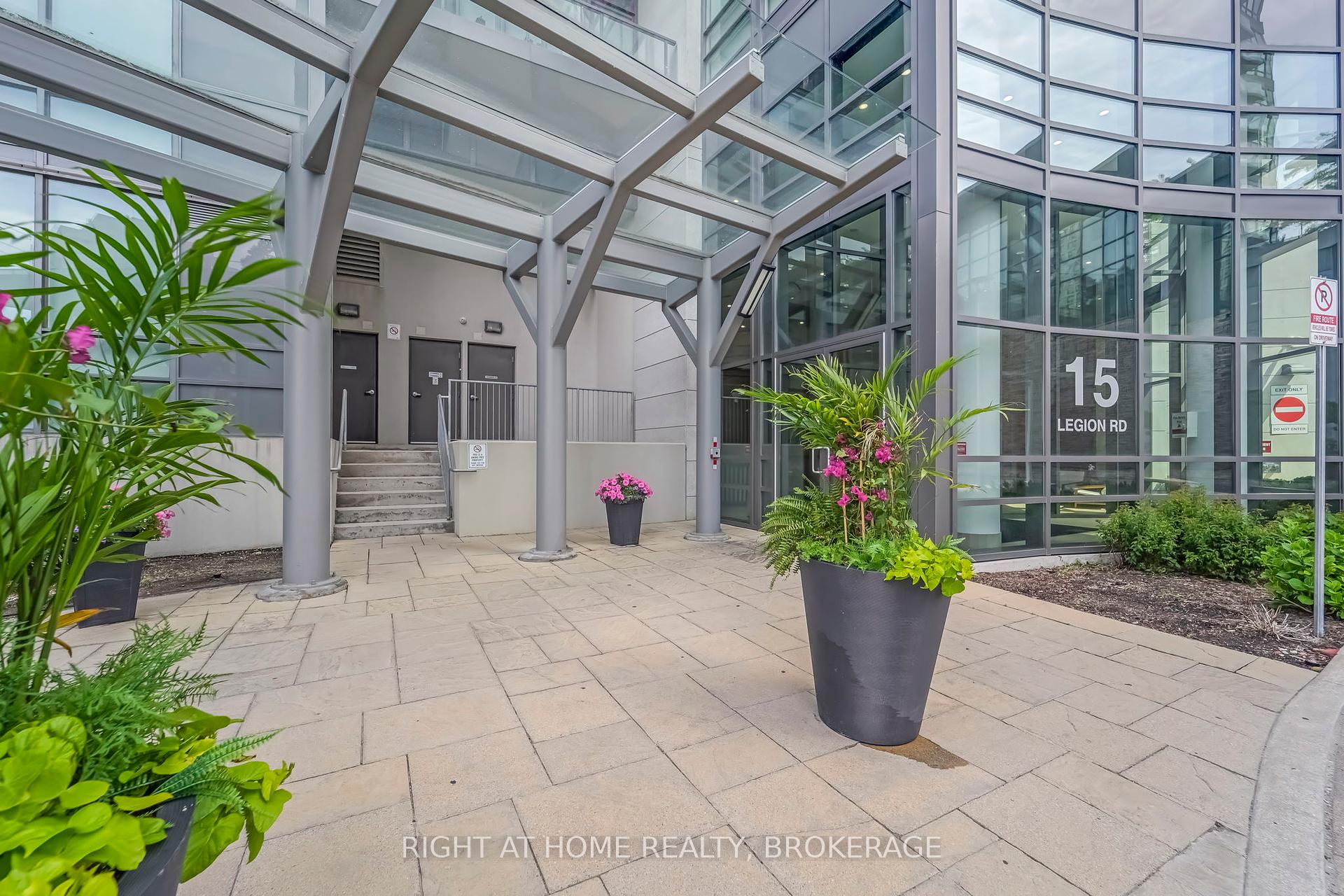 2 Bedrooms Condo at 15 Legion, Toronto For sale