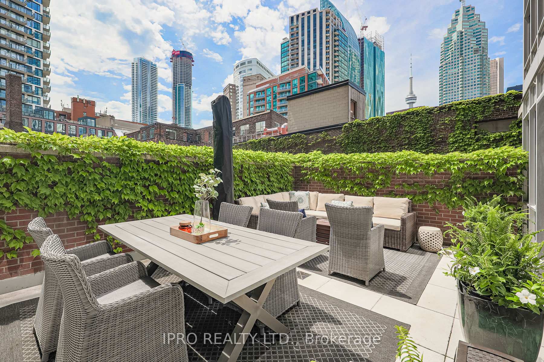 1 Bedroom Condo at 55 Front, Toronto For sale