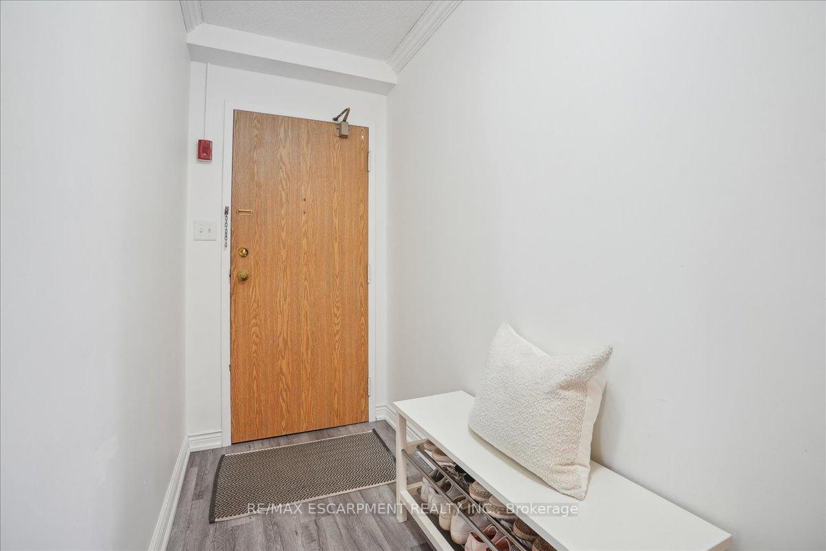 2 Bedrooms Condo at 432 Main,  Hamilton For sale